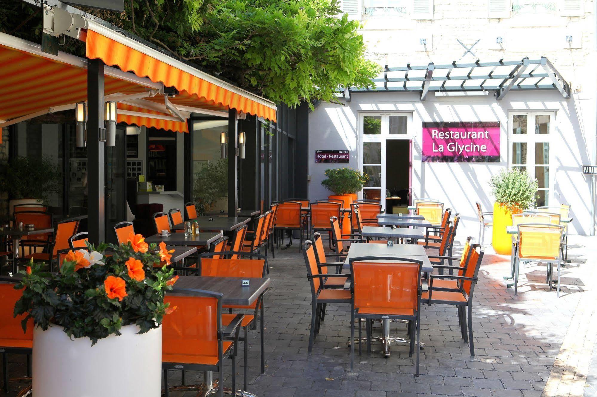 Logis Hotel-Restaurant Le Fontarabie Fontenay-le-Comte Exterior foto