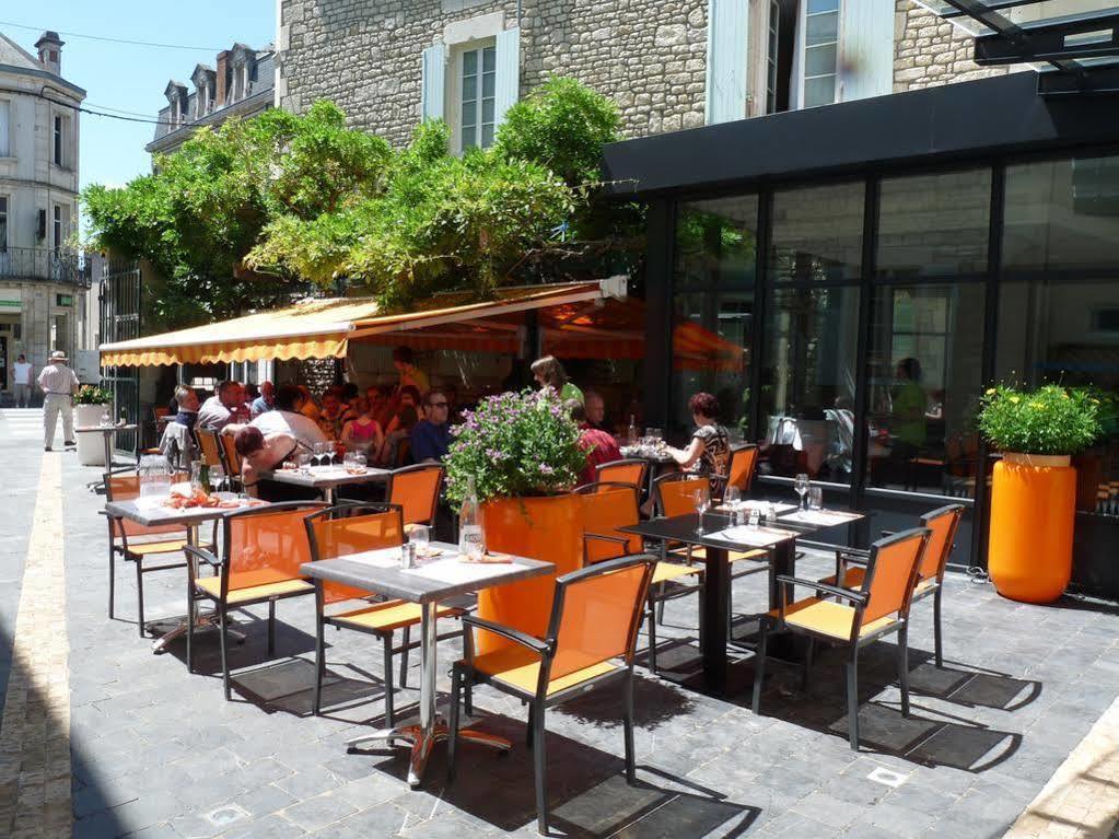 Logis Hotel-Restaurant Le Fontarabie Fontenay-le-Comte Exterior foto
